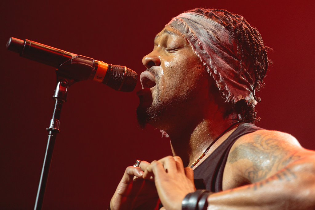 A photo of D'Angelo at Club Nokia on 6/8/2015