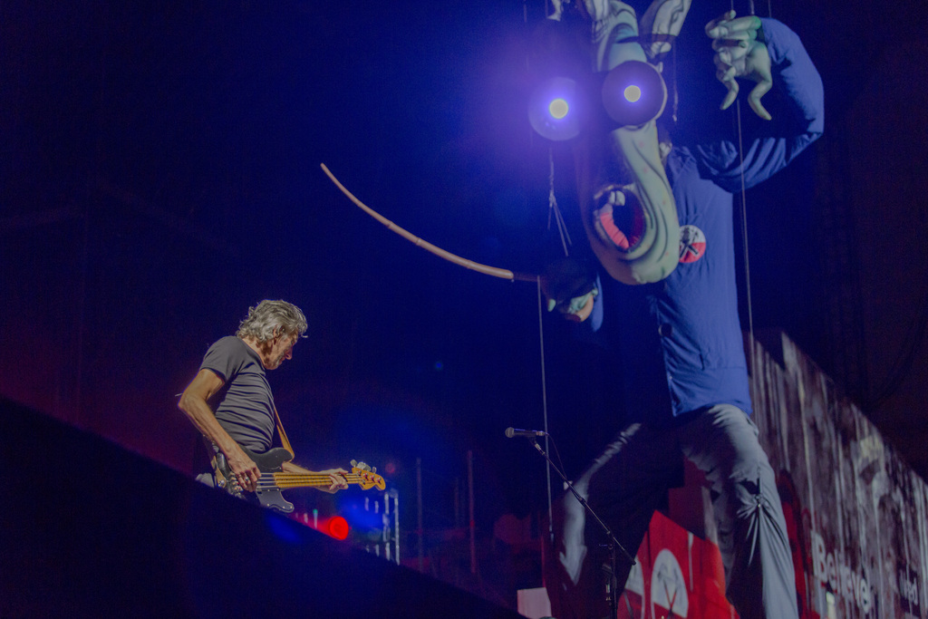 A photo of Roger Waters at The L.A. Memorial Colliseum on 5/19/2012